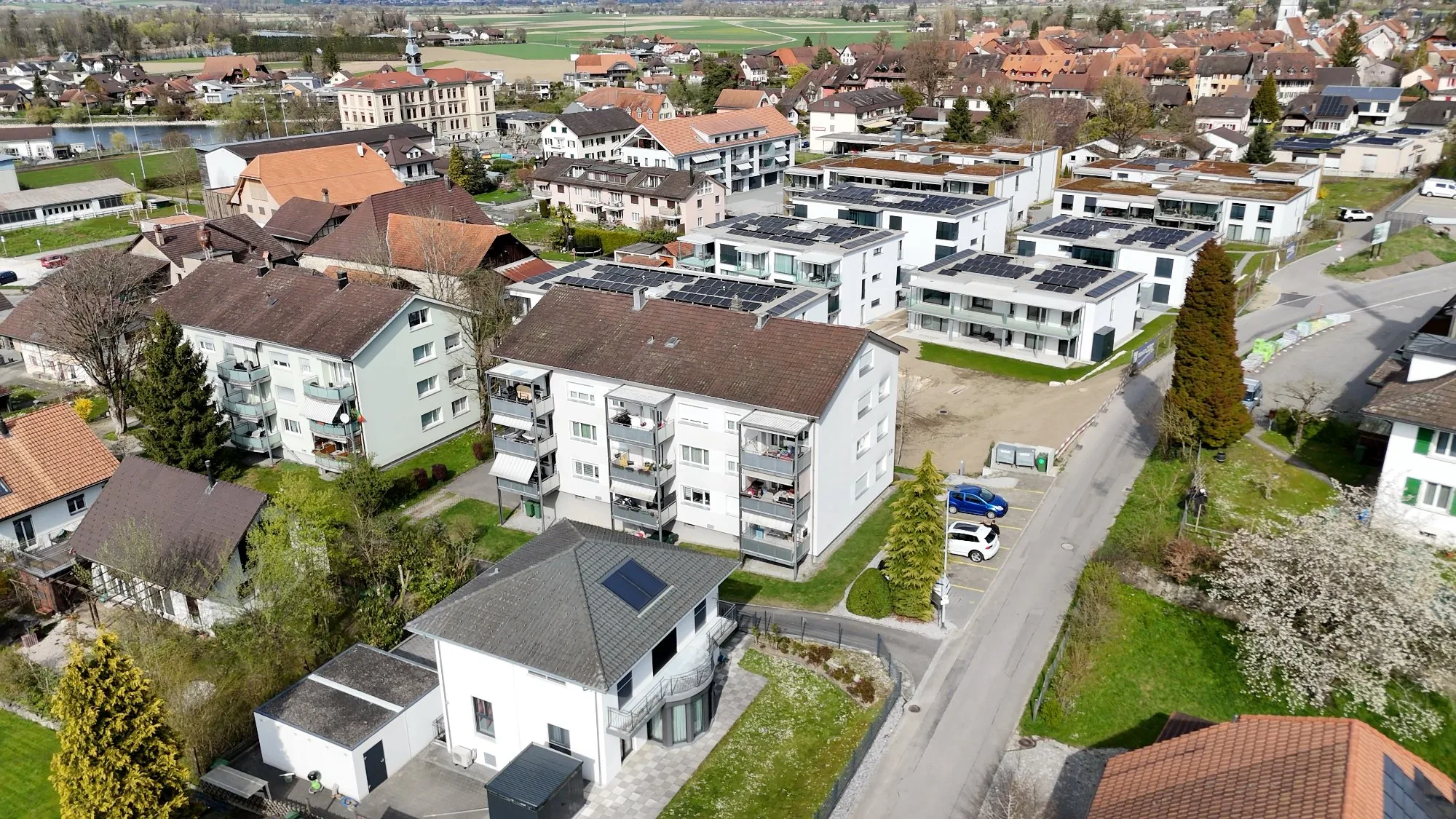 Mehrfamilienliegenschaft in Büren an der Aare aus der Luft